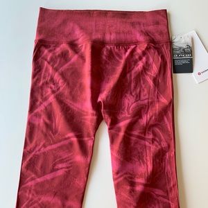 Lululemon Ebb to Street Tight 28” inseam size 8 🍋